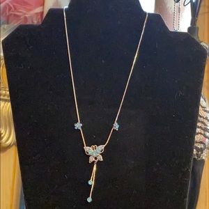 Cute silver necklace!